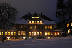 Klinik Dr. Barner - Mittelhaus im Winter