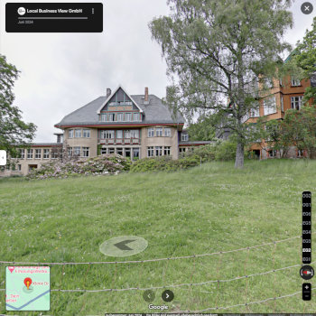 Fachklinik Psychosomatik Dr. Barner - Streetview Frontansicht, Park und Lufthütte außen Fachklinik Psychosomatik Dr. Barner - Streetview Frontansicht, Park und Lufthütte außen